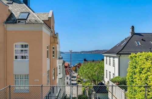 Sandviken Apartment | Renovated 3 room Home in Historical Sandviken