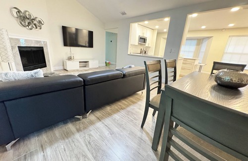 Girvin House | Renovated 3BR, 2BA home in top neighborhood just minutes from the beach.