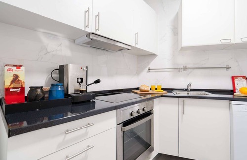 Cedofeita Apartment | Renovated 3BR Apt Near City Hotspots – Great Value