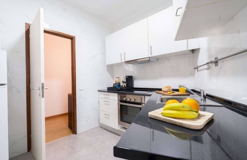 Cedofeita Apartment | Renovated 3BR Apt Near City Hotspots – Great Value
