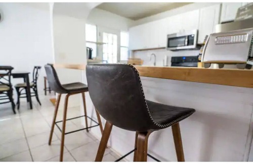 Southside House | Renovated 3BR Home near San Marco - Sleeps 8