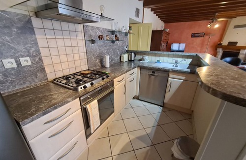 Nouan-sur-Loire Cottage | Renovated 4-Bedroom House near Loire Castles, Ideal for Families & Pros