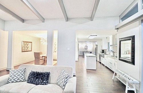 Willow Meadows/Willowbend Area House | Renovated 4 Bedroom, 3 Bath Private Home Fully-furnished near MDA, TMC, Galleria