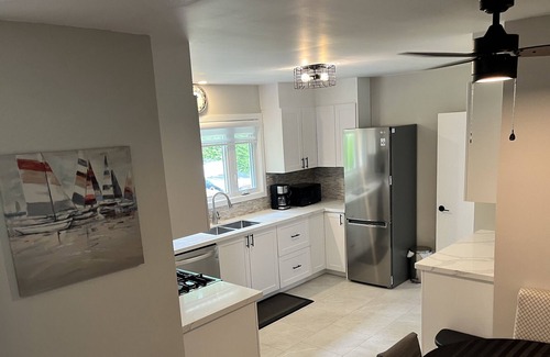 Meaford House | Renovated 5 bedroom, 2 bath house in Meaford. 4 min ride to beach, 20 to Blue Mt