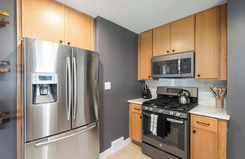 Ferndale House | Renovated 5BR/2BA - Gym & Barrel Sauna