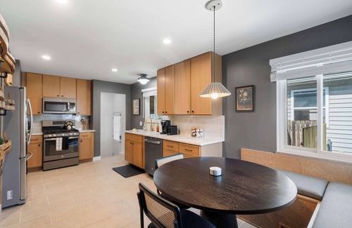 Ferndale House | Renovated 5BR/2BA - Gym & Barrel Sauna