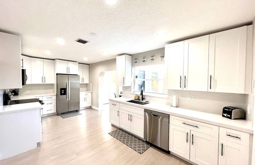 Middle River Terrace House | Renovated 5BR/3BA Home w/Pool
