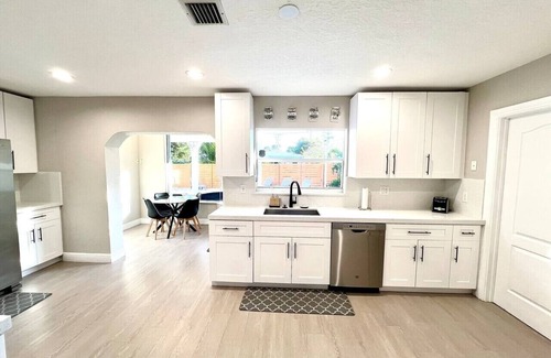 Middle River Terrace House | Renovated 5BR/3BA Home w/Pool