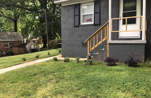 Charlotte House | Renovated 60's Bungalow 8 minutes from downtown Charlotte