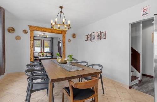 Atlantic City House | Renovated 6BR 2BA AC home and Game Room