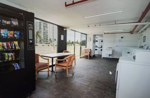 McCully - Moiliili Condo | Renovated Adjoining Waikiki Studios w/2 Full Baths, Kitchen and Ocean View