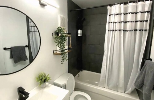 Winnipeg Beach Cottage | Renovated All Season Cozy Cottage, 3 Min's Walking to The Beach