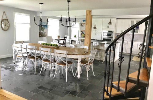 A-Zone House | Renovated, Amazing Bayview Sunsets, 5 Bd/4 Bath, Sleeps 14. Multifamily Getaway