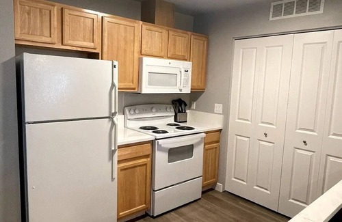 Meridian Apartment | Renovated and Comfortable-South Meridian. Close to everything.