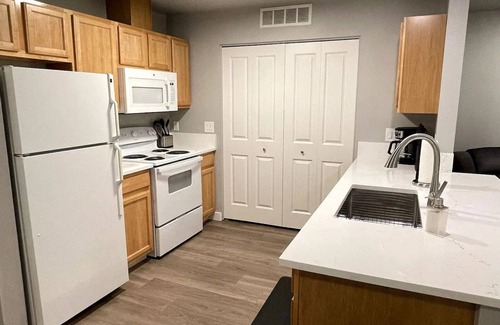 Meridian Apartment | Renovated and Comfortable-South Meridian. Close to everything.