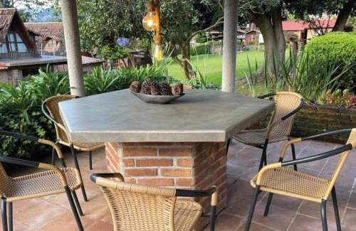 Valle de Bravo House | Renovated and Harmonious Cabin in Valle de Bravo