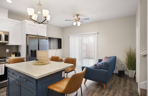 Southeastern Sacramento House | Renovated and Modern 3bed 2.5bath near Downtown & UCD Med Center! 🏠