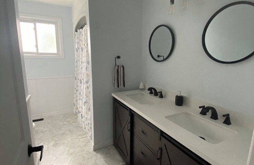 Welland House | Renovated and spacious home, near several attractions!