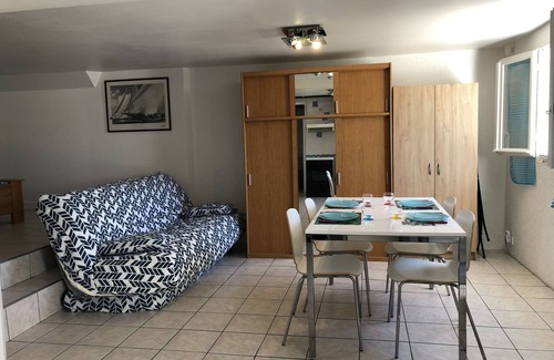 Carnoux-en-Provence Apartment | Renovated apartment with south-facing terrace in a quiet location near the beaches and Calanques of Cassis