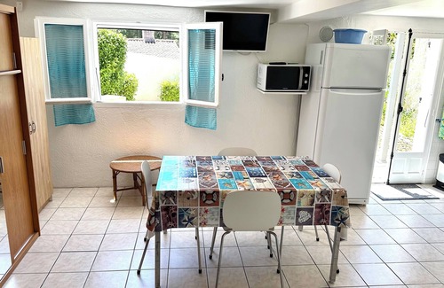 Carnoux-en-Provence Apartment | Renovated apartment with south-facing terrace in a quiet location near the beaches and Calanques of Cassis