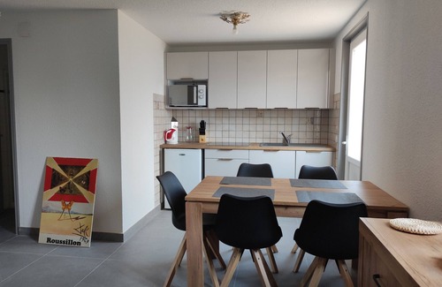Palau-del-Vidre Apartment | Renovated apartment with AC, pool, WiFi and parking in Palau-del-Vidre