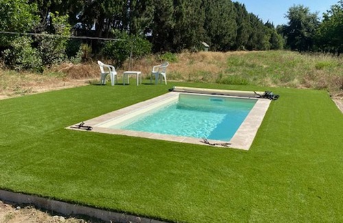 Palau-del-Vidre Apartment | Renovated apartment with AC, pool, WiFi and parking in Palau-del-Vidre