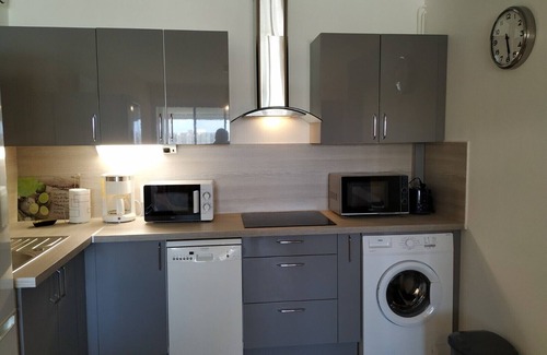 Carnon-Plage Apartment | Renovated apartment T2 Port and Sea 2 to 5 people direct access beach to 100 m