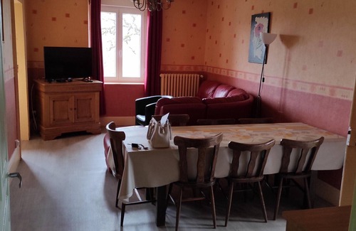 Travexin Cottage | Renovated apartment at foot of Thousand Ponds, 3 bedrooms
