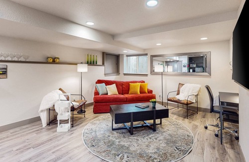 Greeley Apartment | Renovated apartment by 40-acre park with central AC, washer/dryer, & kitchenette