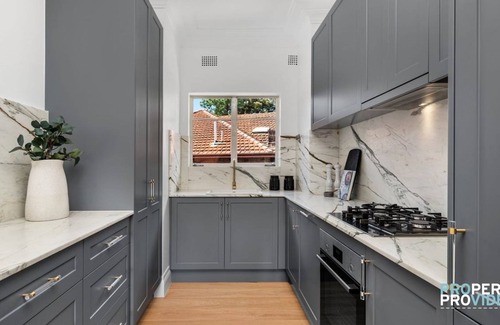 Mosman Apartment | Renovated Apartment Five Minutes to Ferry