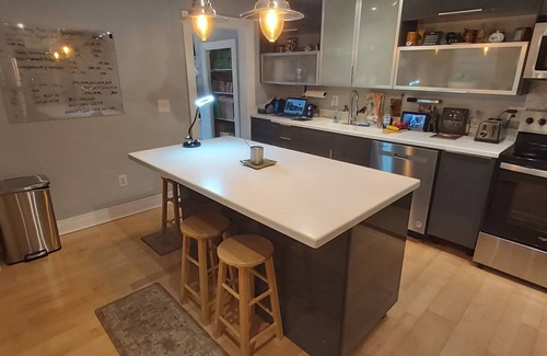 Ashland Apartment | Renovated Apartment with Modern Amenities, Fenced-In Back Yard -Downtown Ashland