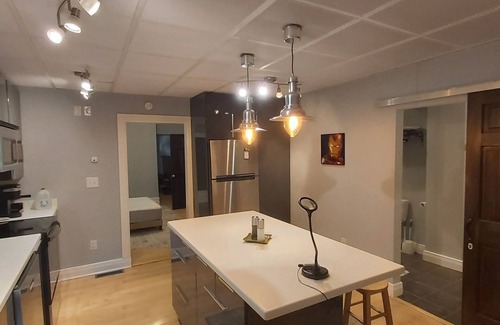 Ashland Apartment | Renovated Apartment with Modern Amenities, Fenced-In Back Yard -Downtown Ashland