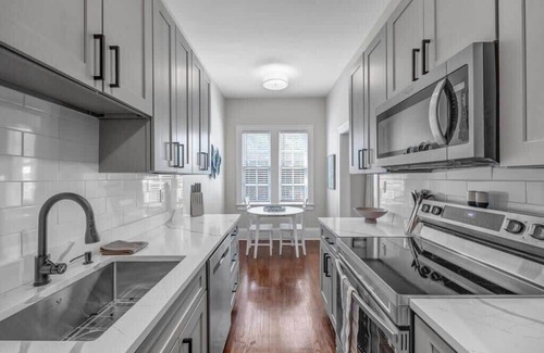 Riverside Apartment | Renovated Apt - Blocks from Shoppes of Avondale!