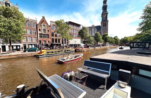 Jordaan Bed & Breakfast | Renovated B&B houseboat in the centre of Amsterdam