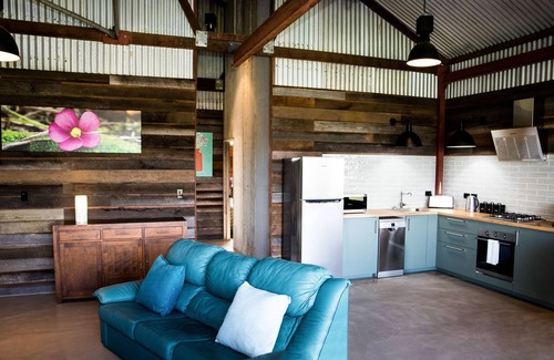 Kangaroo Gully House | Renovated Barn - Idlewild Bridgetown