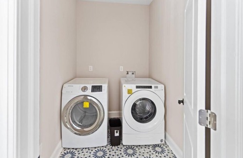 Atlantic City House | Renovated Beach Block 7BR North Beach Atlantic City - Steps to Beach & Casino