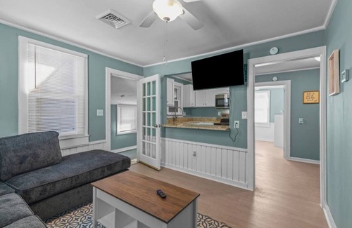 Fox Hill - Grandview House | Renovated-Beach Bungalow-Walk to Beach