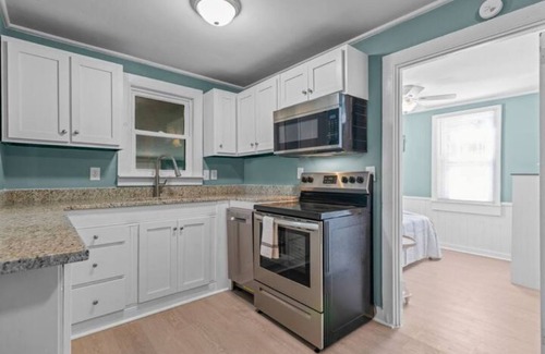 Fox Hill - Grandview House | Renovated-Beach Bungalow-Walk to Beach