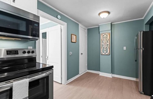 Fox Hill - Grandview House | Renovated-Beach Bungalow-Walk to Beach