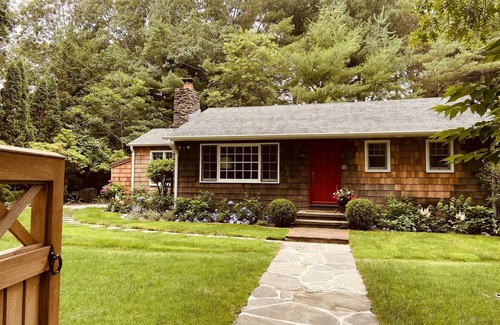 Wainscott Cottage | Renovated Beach-Lovers Cottage with Pool/South of the Highway