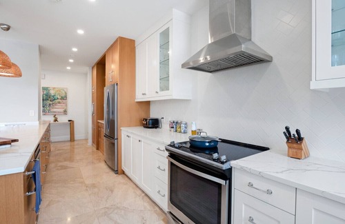 Nassau Apartment | Renovated Beachfront 3 BR - Steps to Baha Mar