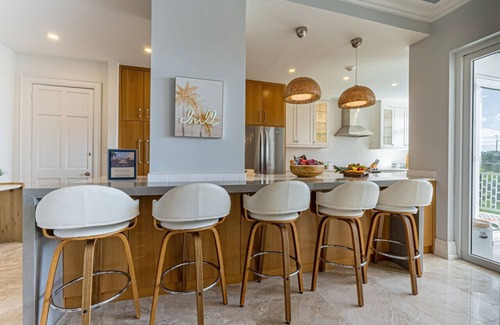 Nassau Apartment | Renovated Beachfront 3 BR - Steps to Baha Mar