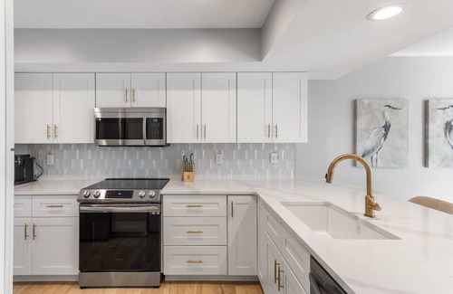 Spinnaker Beachhouses Villa | Renovated & Beautiful 2BR/2BA Villa! Easy walk to Beach & Club! Amenity Cards!