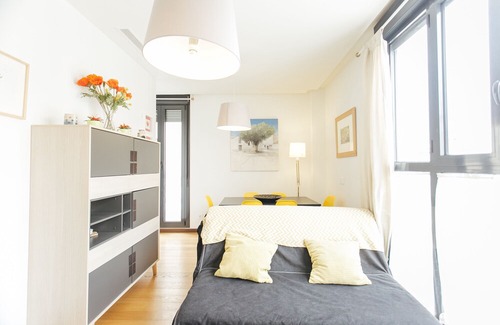 Triana Apartment | Renovated & Beautiful Apartment in Triana with Parking