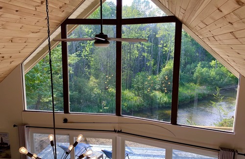 Thompsonville House | Renovated Betsie River Cabin 3bd+2ba+Loft by Crystal Mtn, 8acres, 600’ frontage!