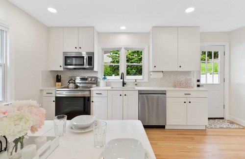 West Haven Cottage | Renovated Blue Haven beach retreat just 5 minute walk to beach