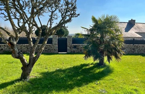 Beaussais-sur-Mer House | Renovated Breton farmhouse, sleeps 12 in Ploubalay