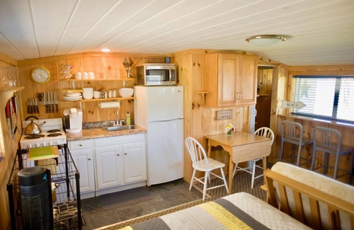 Bristol House | Renovated Bungalo Village Cottage on Crystal-Clear Newfound Lake
