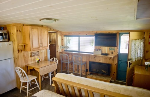 Bristol House | Renovated Bungalo Village Cottage on Crystal-Clear Newfound Lake