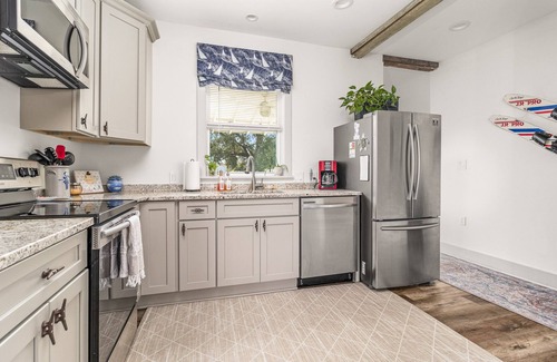Sanders Beach House | Renovated Bungalow near Downtown Pensacola with King Bed!